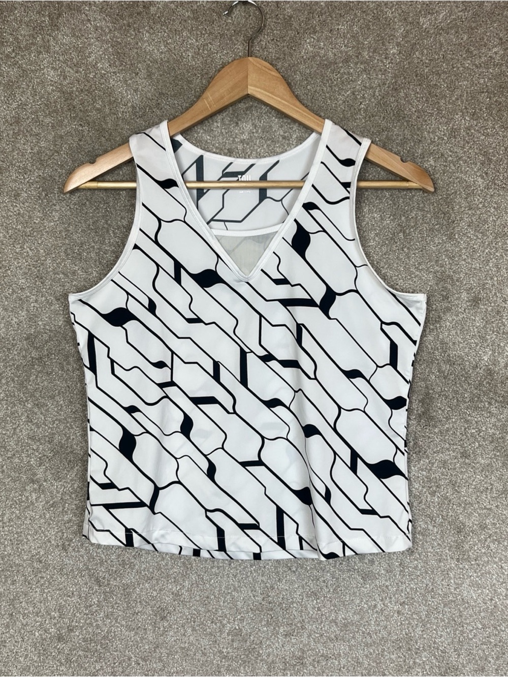 Tail Tank Top Womens Medium White Black Pullover Stretch V Neck Athletic- 5284